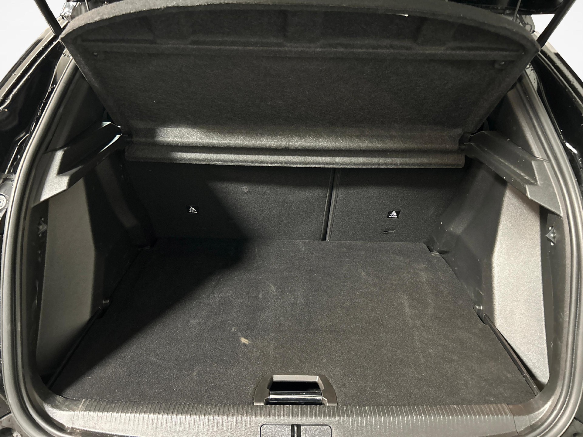 PEUGEOT 2008 1.2 Hybrid 145 GT-image-11
