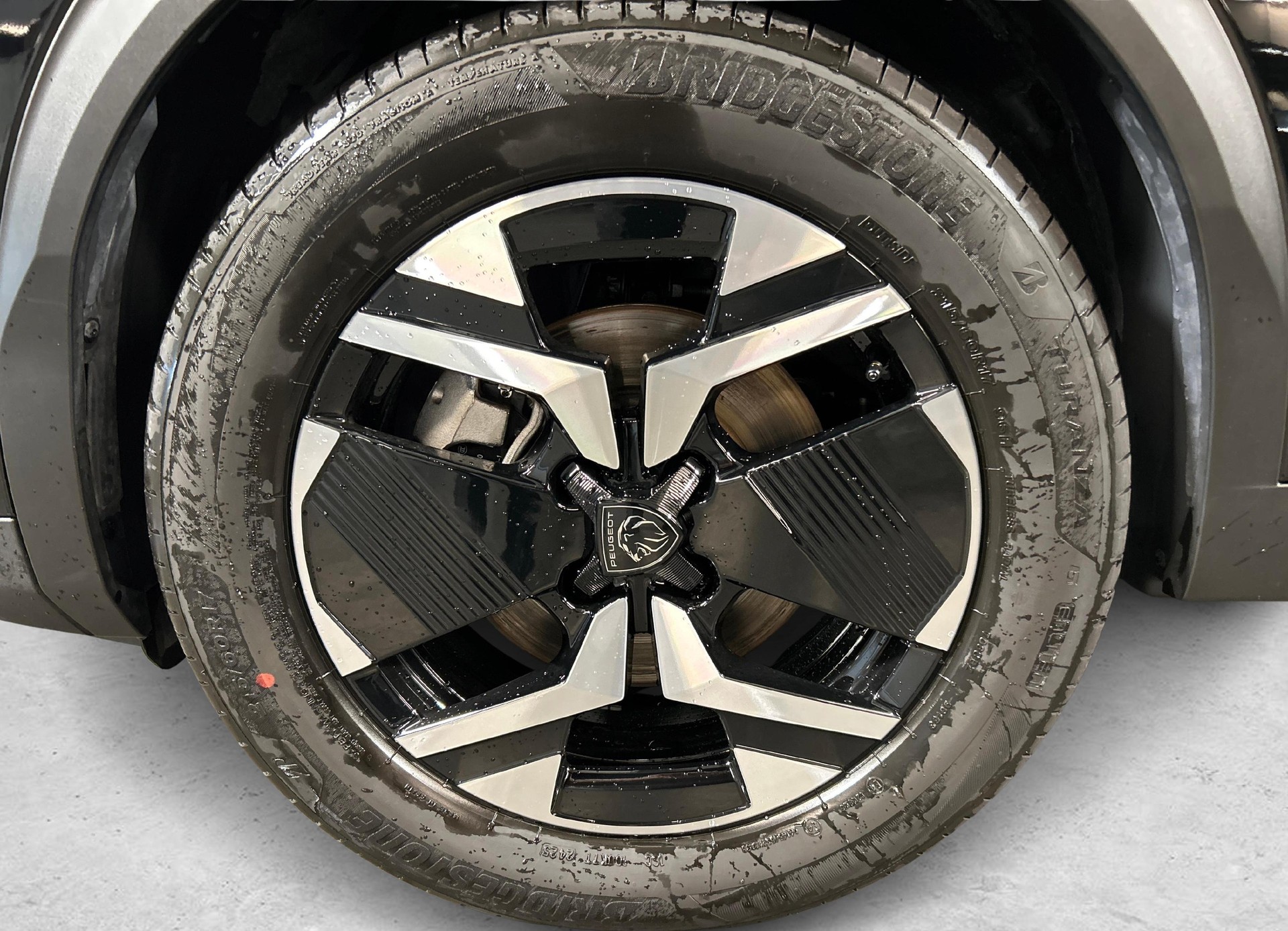 PEUGEOT 2008 1.2 Hybrid 145 GT-image-10
