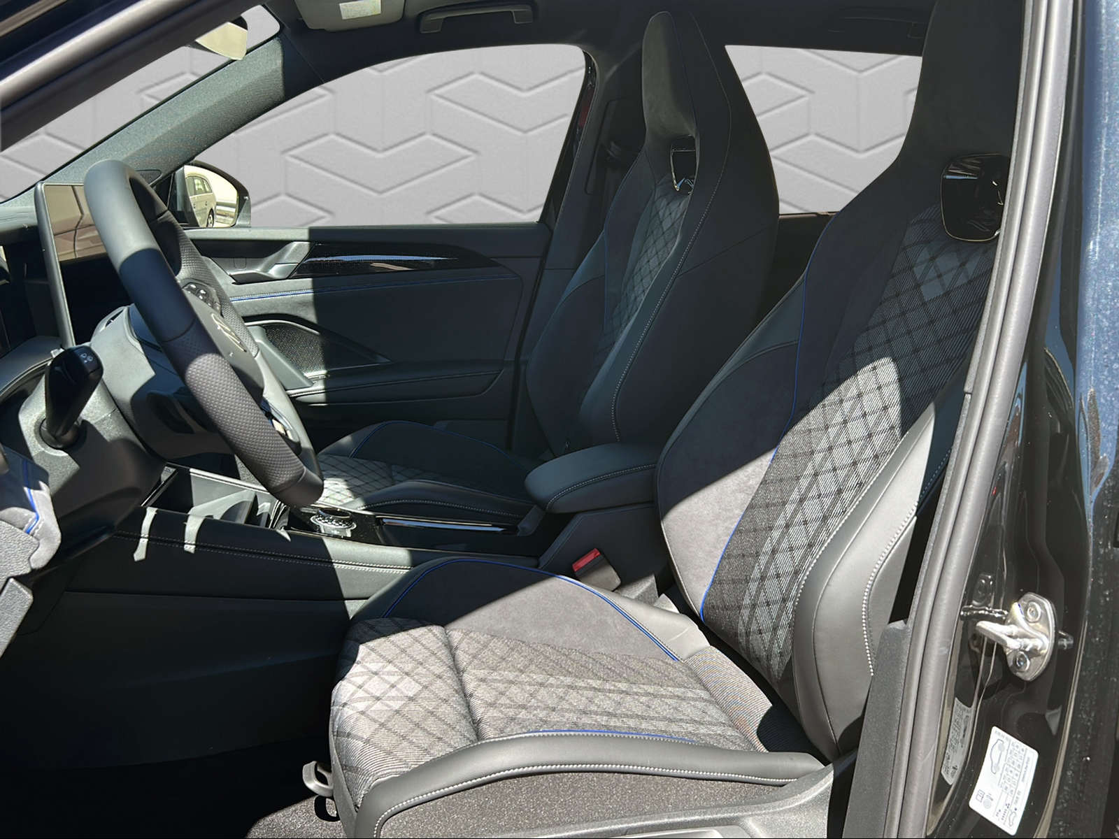 VW Tayron 2.0 TSI R-Line Plus DSG 4Motion-image-6