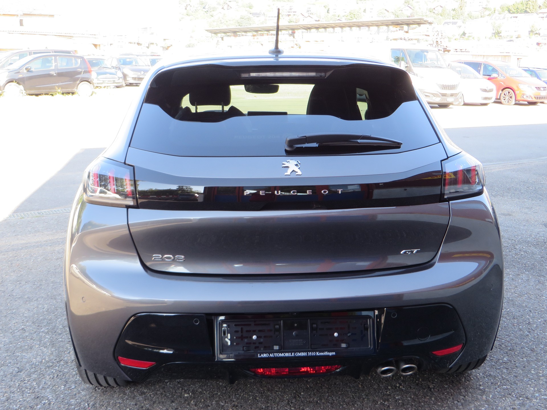 PEUGEOT 208 1.2 PureTech GT Pack EAT8-image-2