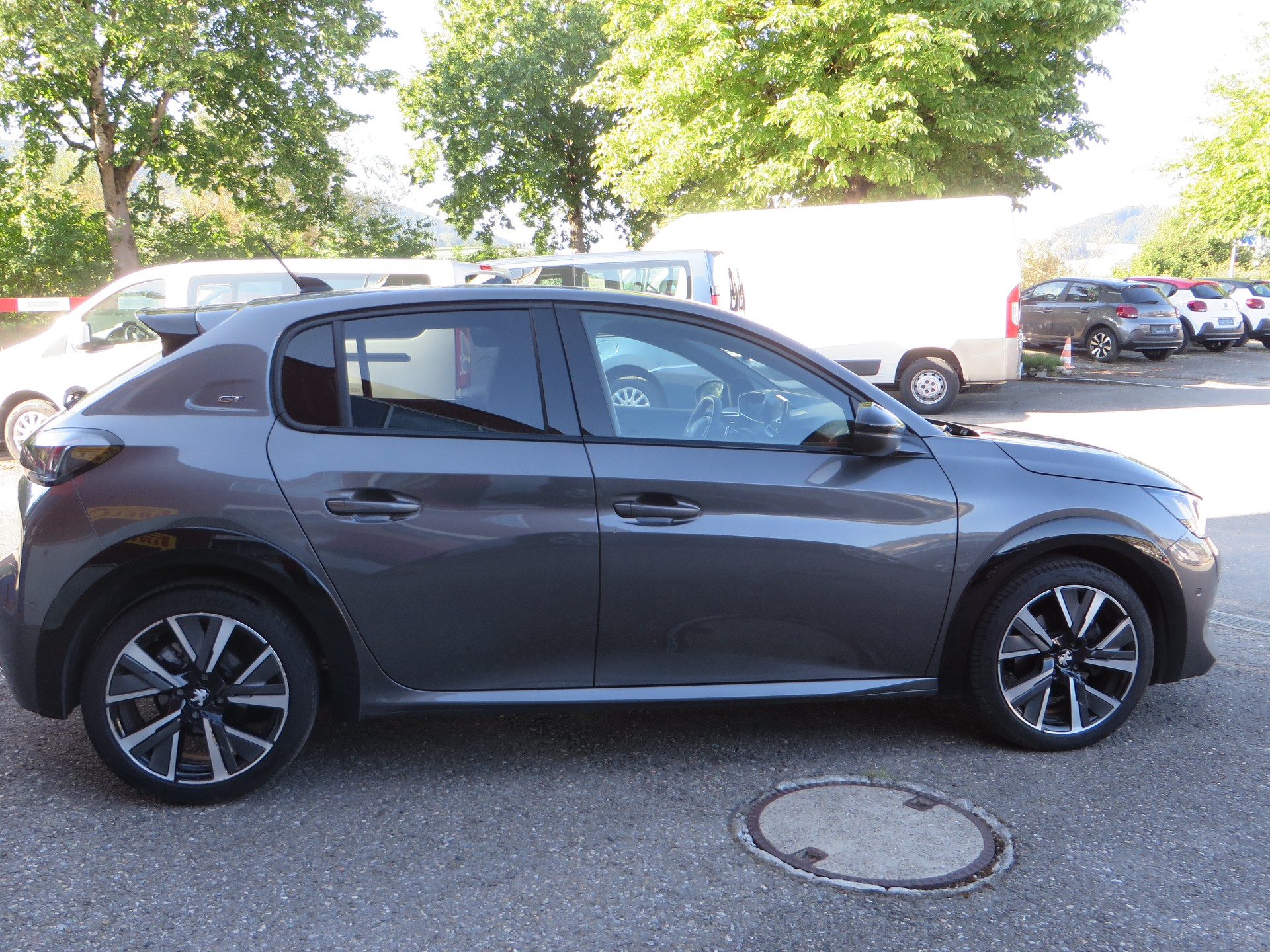 PEUGEOT 208 1.2 PureTech GT Pack EAT8-image-3