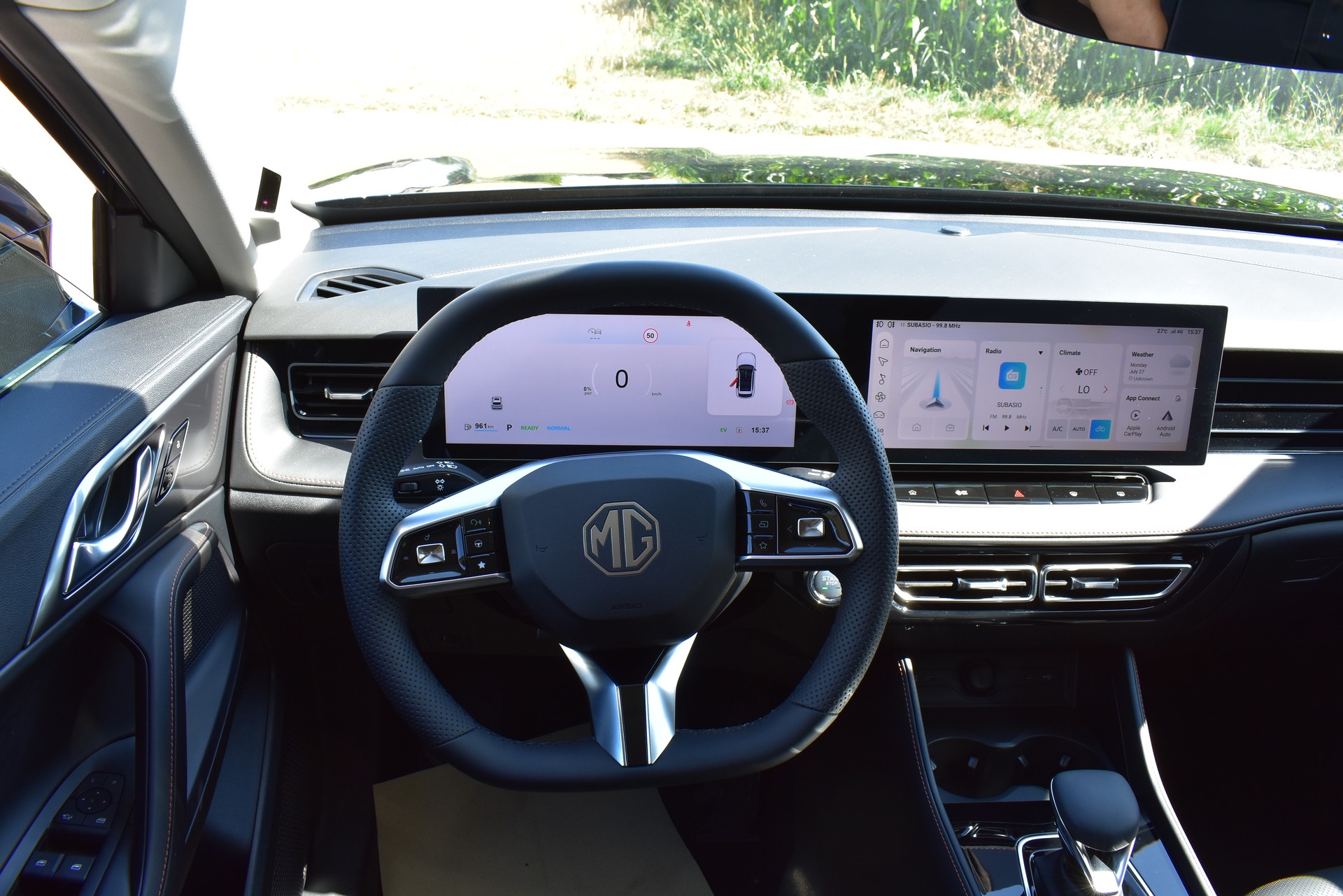 MG HS 1.5 T Hybrid+ Luxury-image-9