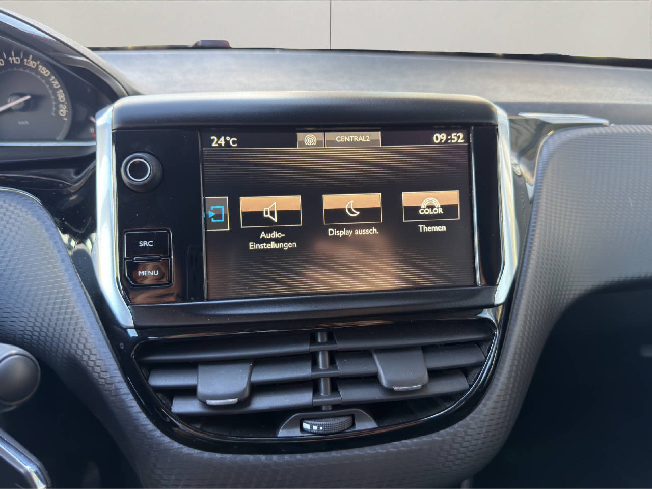 PEUGEOT 2008 1.2 PureTech 110 PS Style Automat-image-5