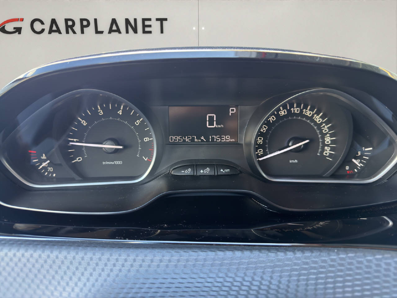PEUGEOT 2008 1.2 PureTech 110 PS Style Automat-image-8