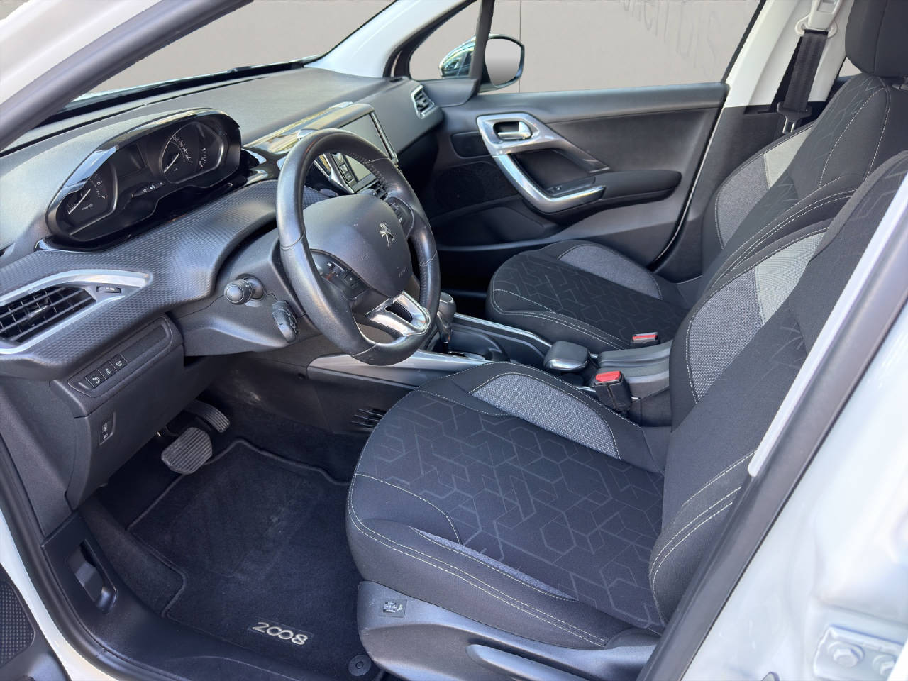 PEUGEOT 2008 1.2 PureTech 110 PS Style Automat-image-3