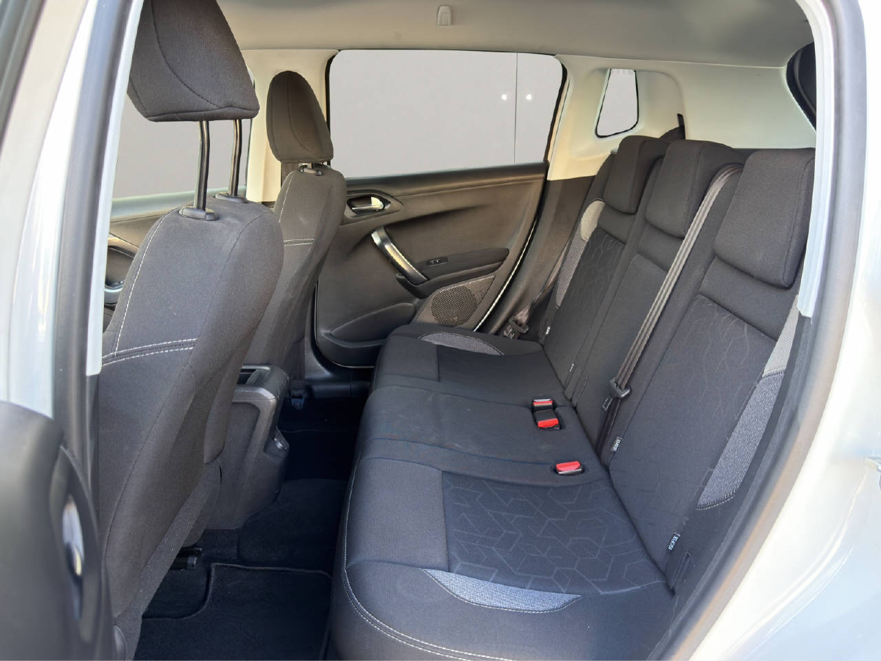PEUGEOT 2008 1.2 PureTech 110 PS Style Automat-image-9