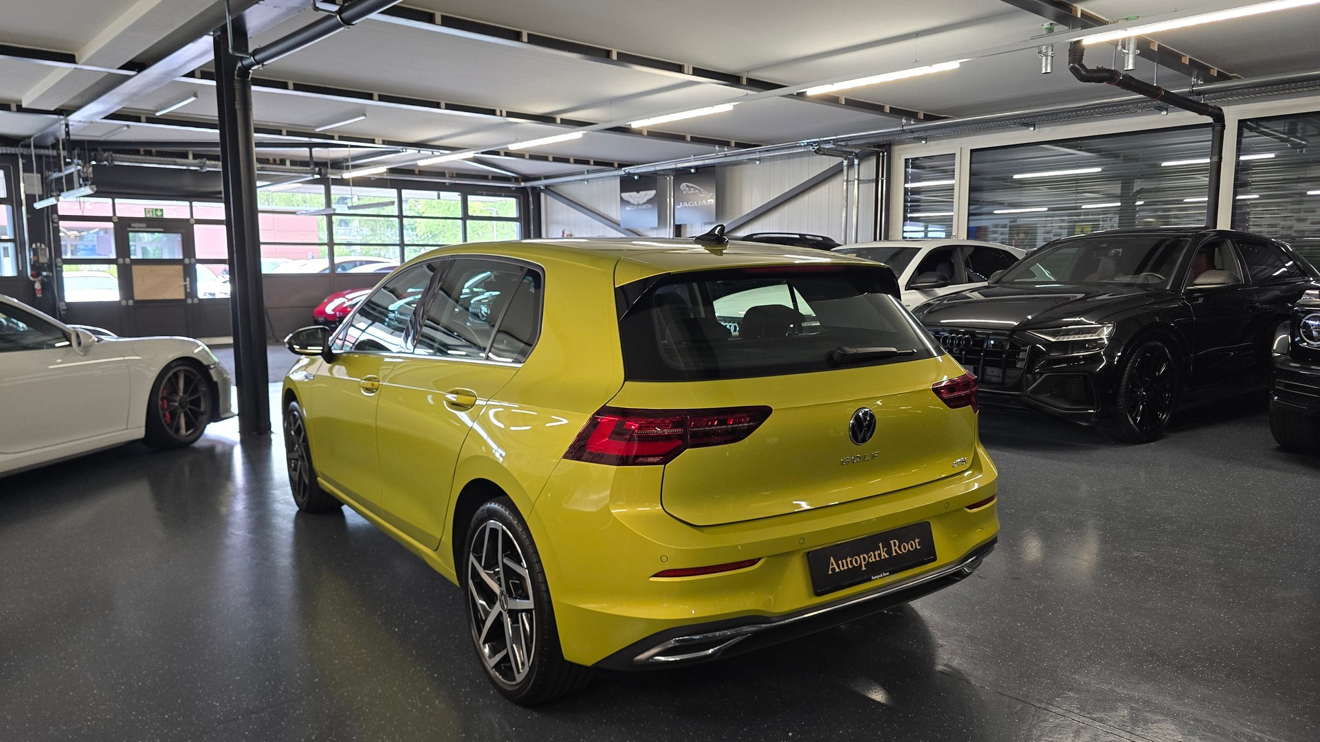 VW Golf 1.5 eTSI mHEV ACT First Edition DSG-image-7