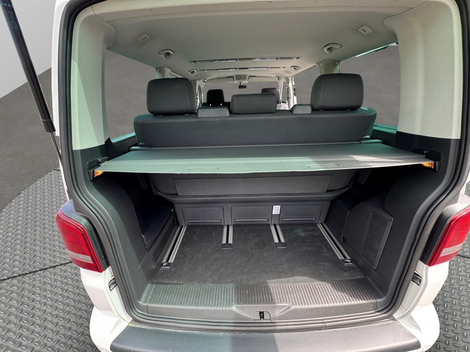 VW Multivan 2.0 4Motion DSG Edition25-image-17