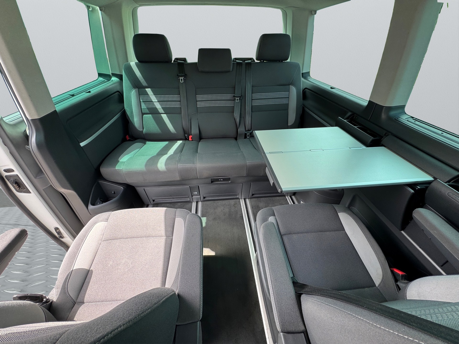 VW Multivan 2.0 4Motion DSG Edition25-image-10