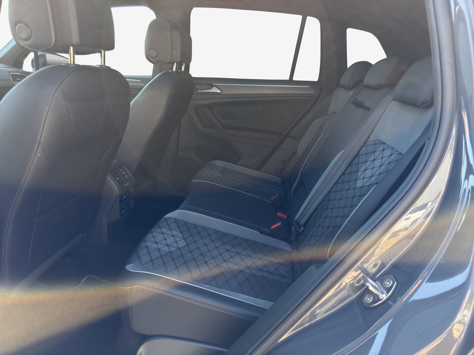 VW Tiguan 2.0TSI R-Line 4Motion DSG-image-11