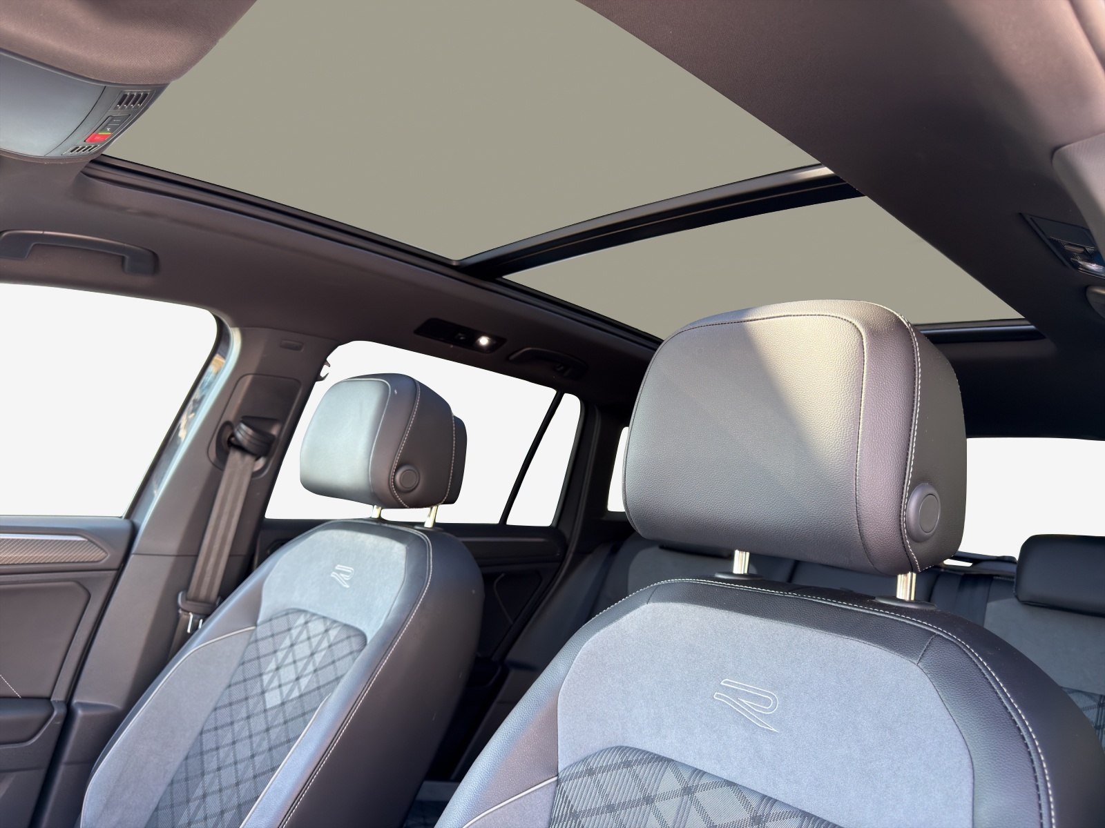 VW Tiguan 2.0TSI R-Line 4Motion DSG-image-14
