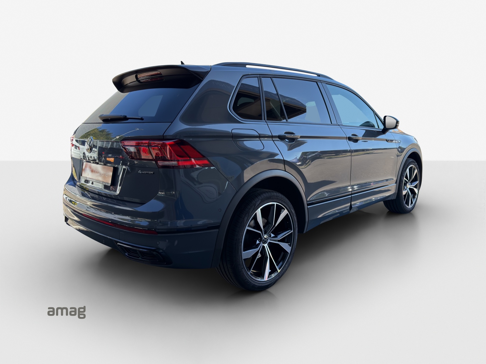 VW Tiguan 2.0TSI R-Line 4Motion DSG-image-4