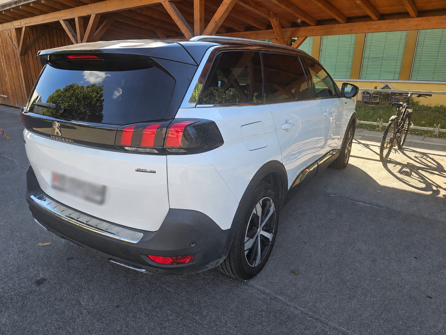 PEUGEOT 1.5 BlueHDi GT Line-image-1