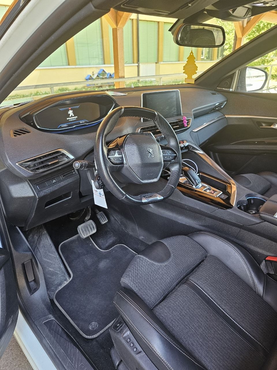 PEUGEOT 1.5 BlueHDi GT Line-image-4
