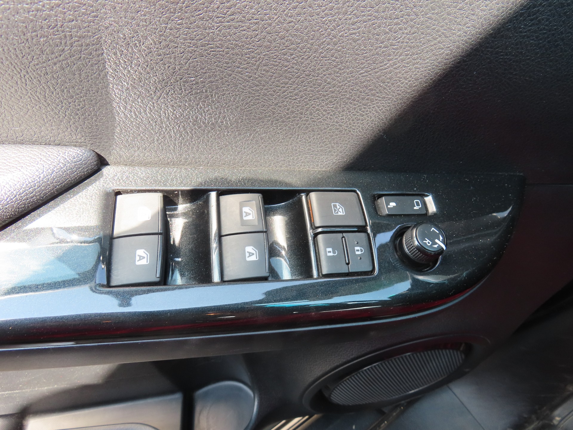 TOYOTA Hilux 2.4-4D Sol Premium Double Cab 4x4 A-image-15