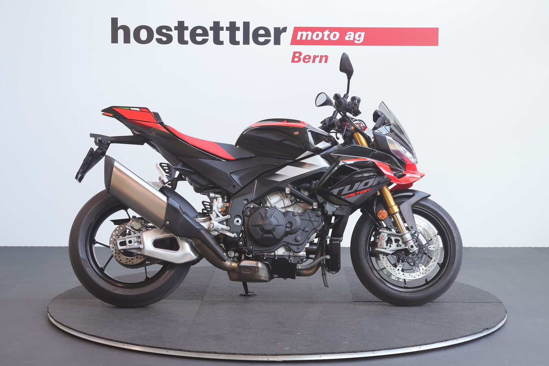 APRILIA Tuono V4 Factory-showroom-element-1