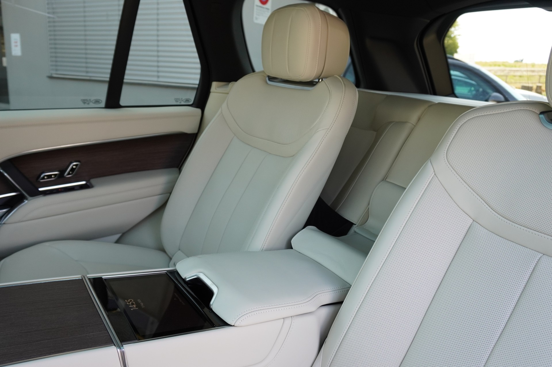 LAND ROVER Range Rover P550e Si6 PHEV HSE Automatic-image-14