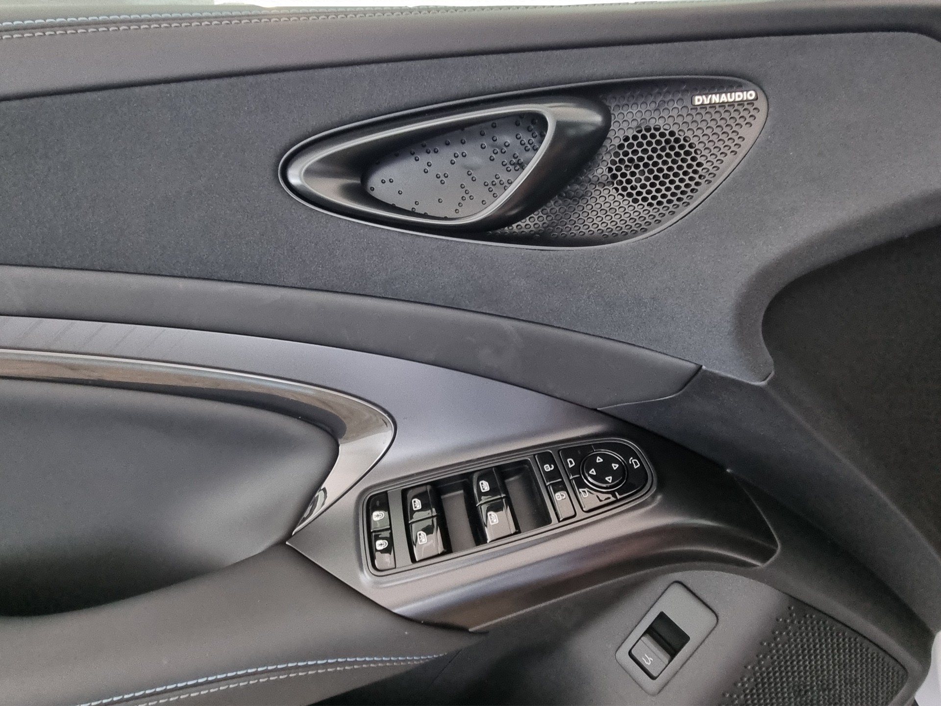 BYD Seal 82,2 kWh Excellence AWD-image-11