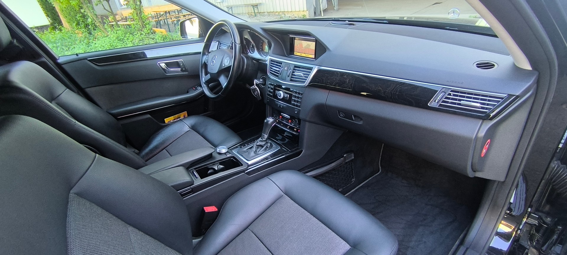 MERCEDES-BENZ E 250 CDI BlueEfficiency 4Matic 7G-Tronic-image-14