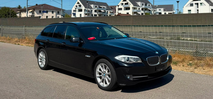BMW 530d xDrive Touring Steptronic-image-0