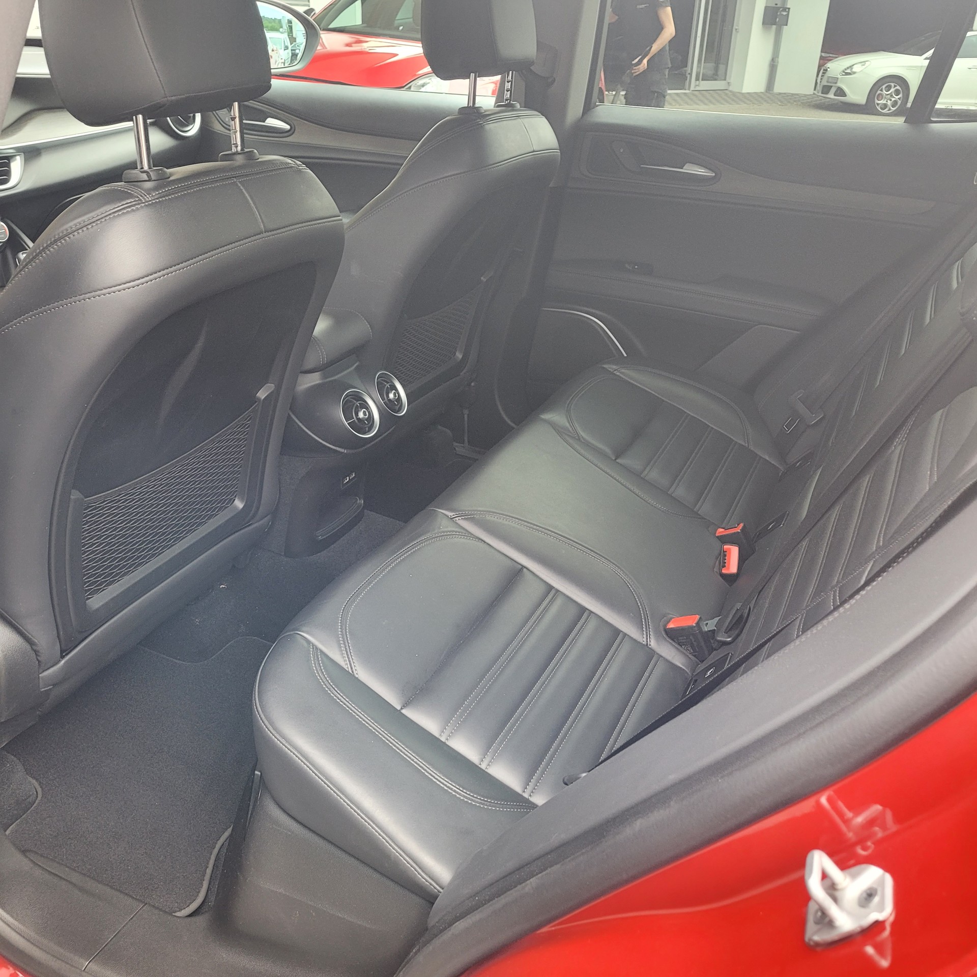 ALFA ROMEO Stelvio 2.0 Executive Q4 Automatic-image-7
