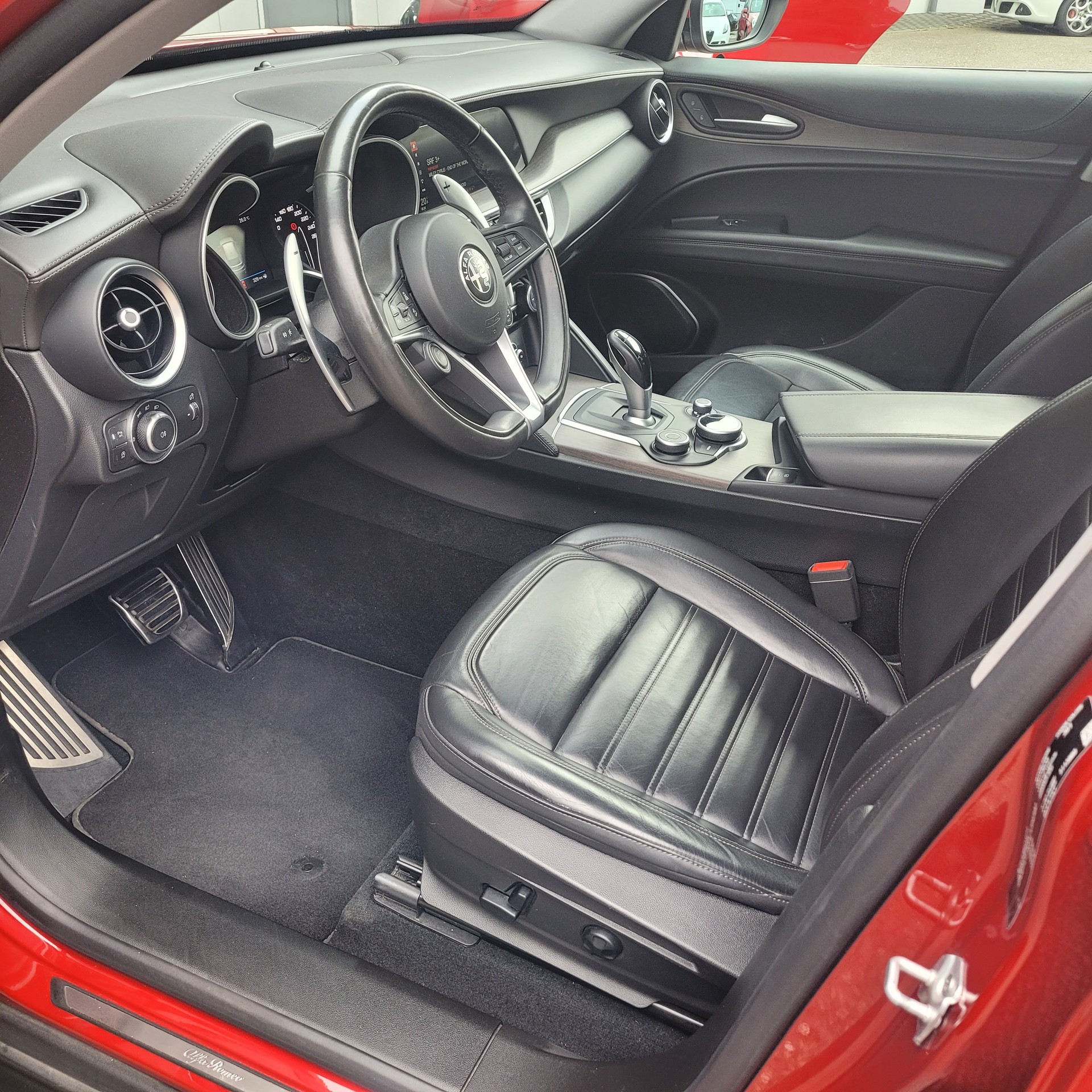 ALFA ROMEO Stelvio 2.0 Executive Q4 Automatic-image-6