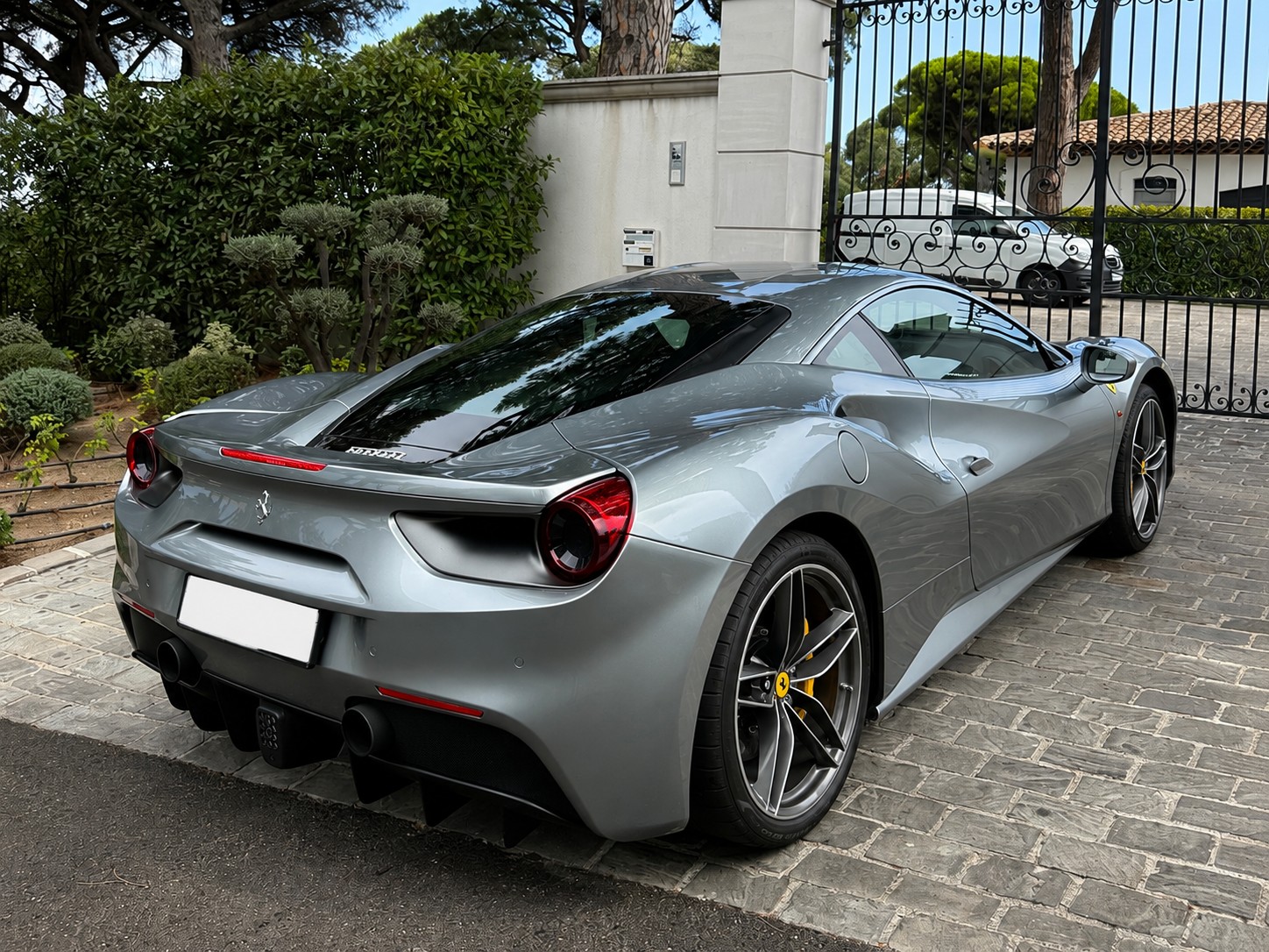 FERRARI FERRARI 488 GTB 3.9 V8 *FERRARI APPROVED OCTOBER 2027*-image-2