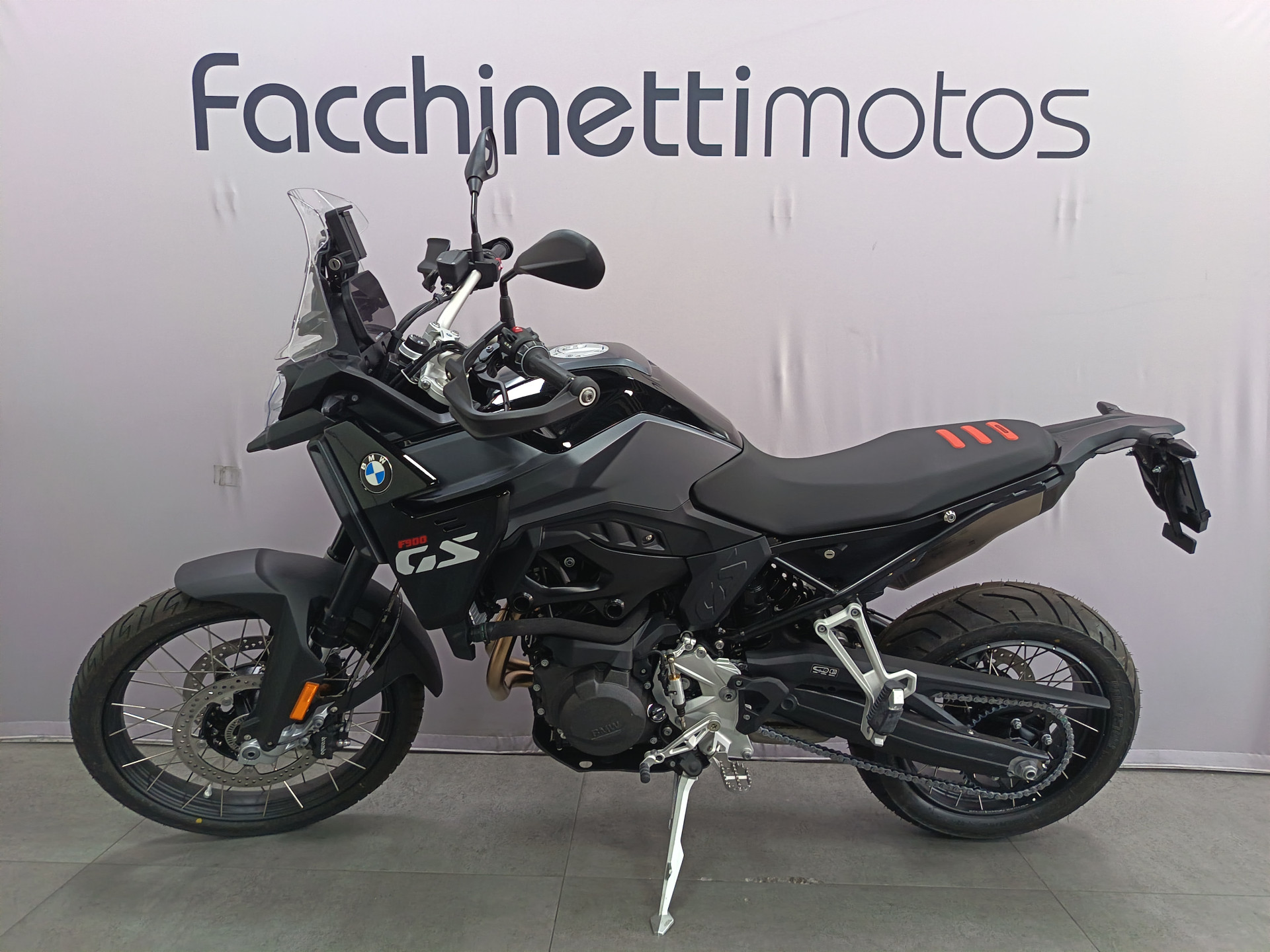 BMW F 900 GS *** Leasing 3.9% ***-showroom-element-3