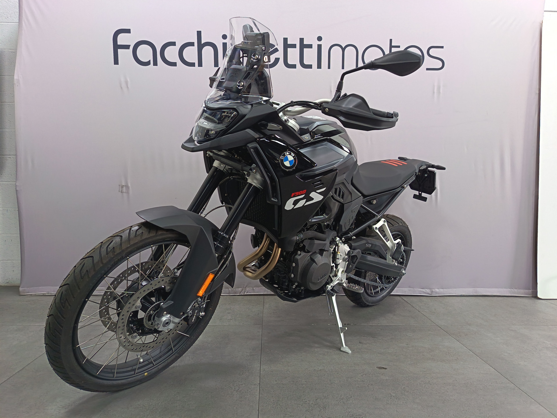 BMW F 900 GS *** Leasing 3.9% ***-showroom-element-2