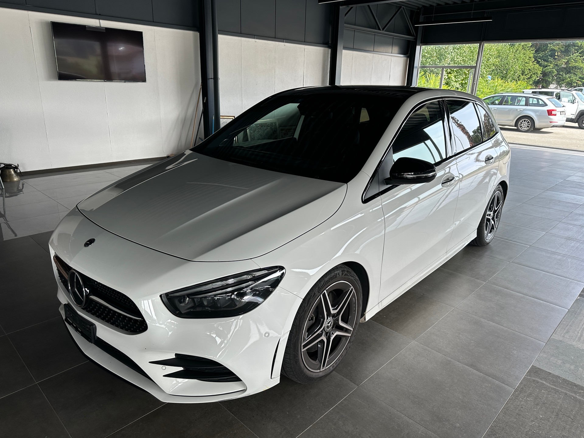 MERCEDES-BENZ B 250 4Matic AMG Line-image-1