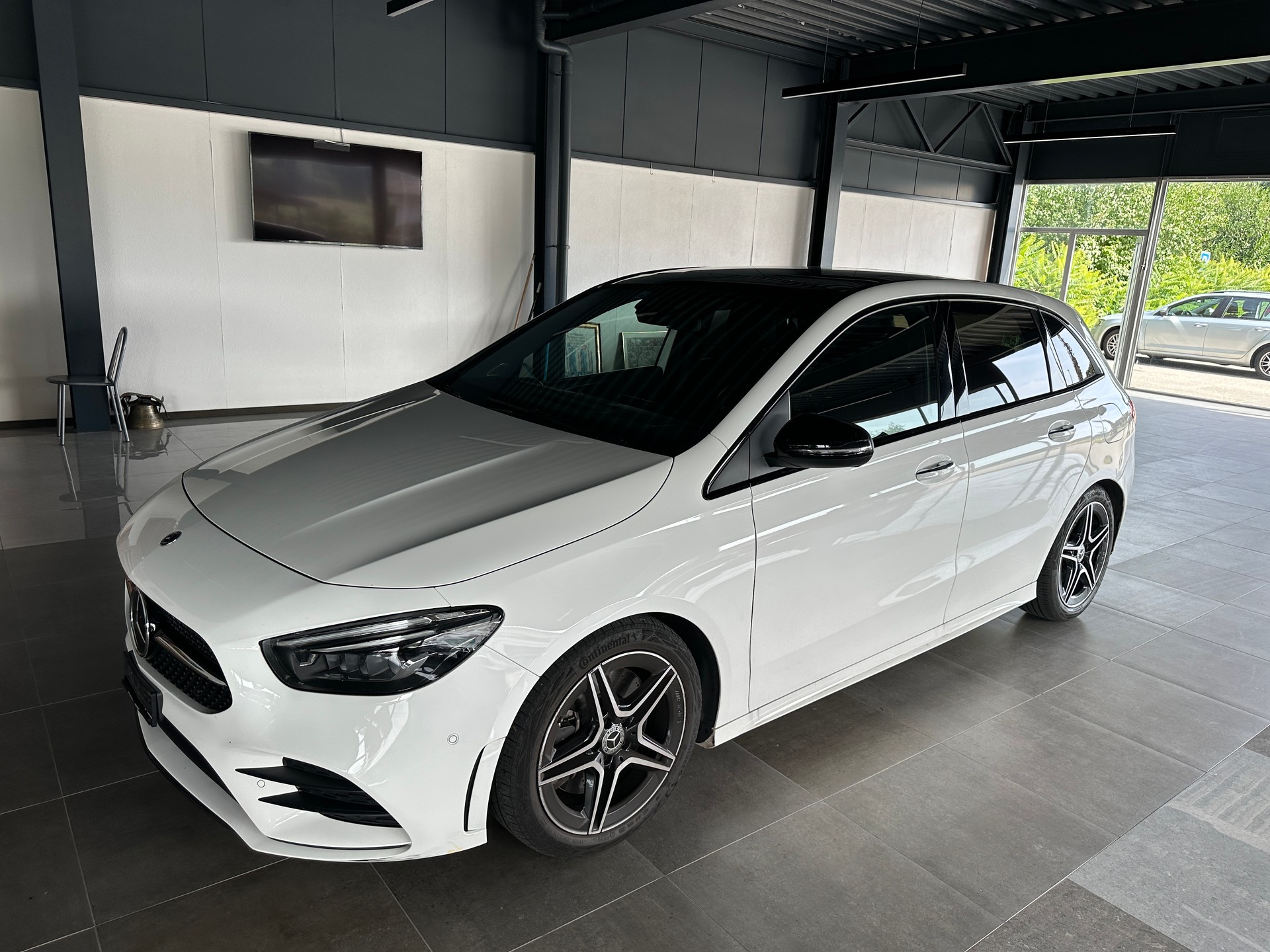 MERCEDES-BENZ B 250 4Matic AMG Line-image-0