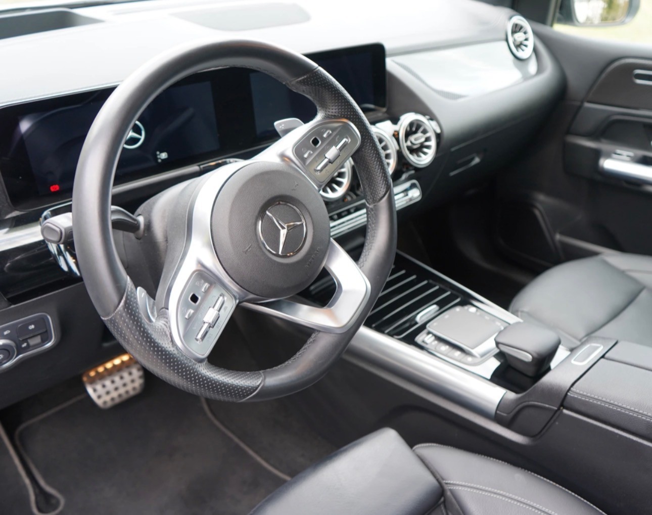 MERCEDES-BENZ B 250 4Matic AMG Line-image-5
