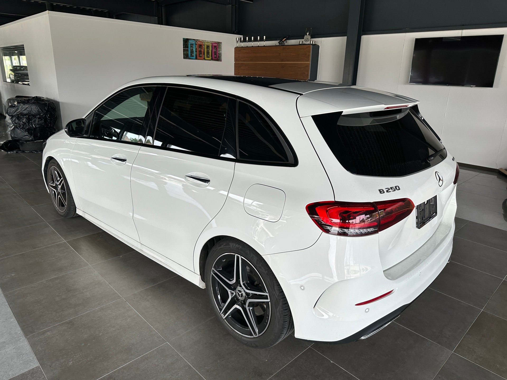 MERCEDES-BENZ B 250 4Matic AMG Line-image-3