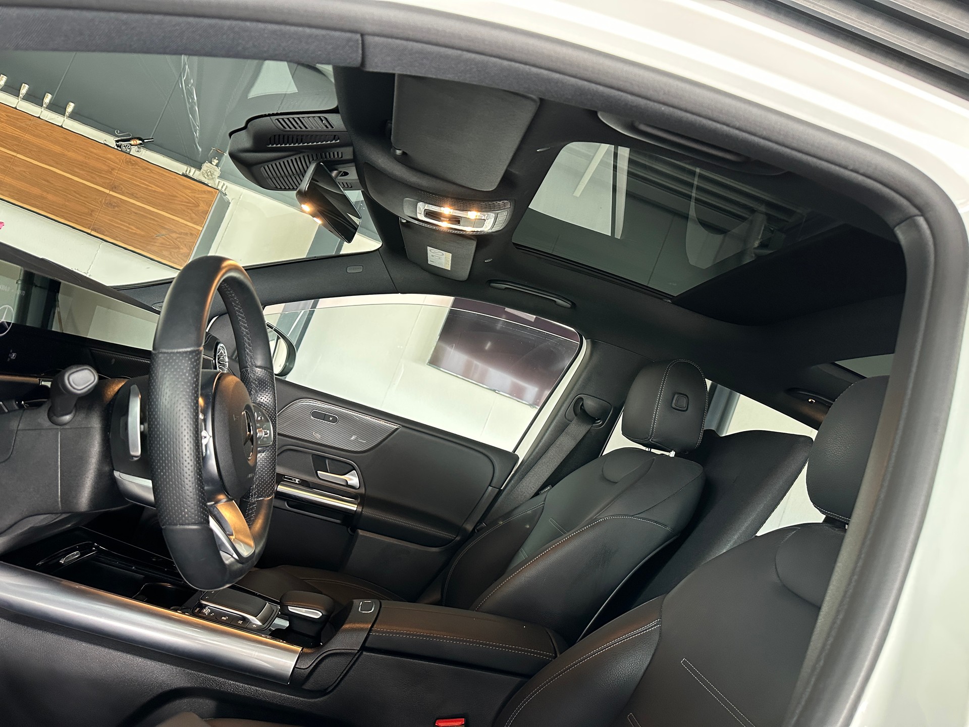 MERCEDES-BENZ B 250 4Matic AMG Line-image-6