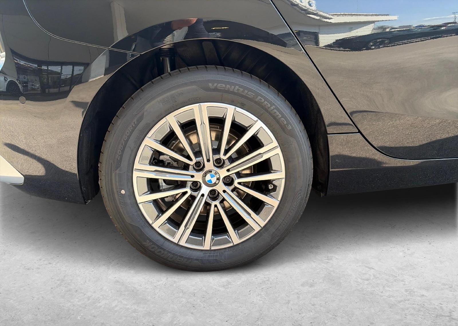 BMW 230e xDrive Active Tourer-image-9