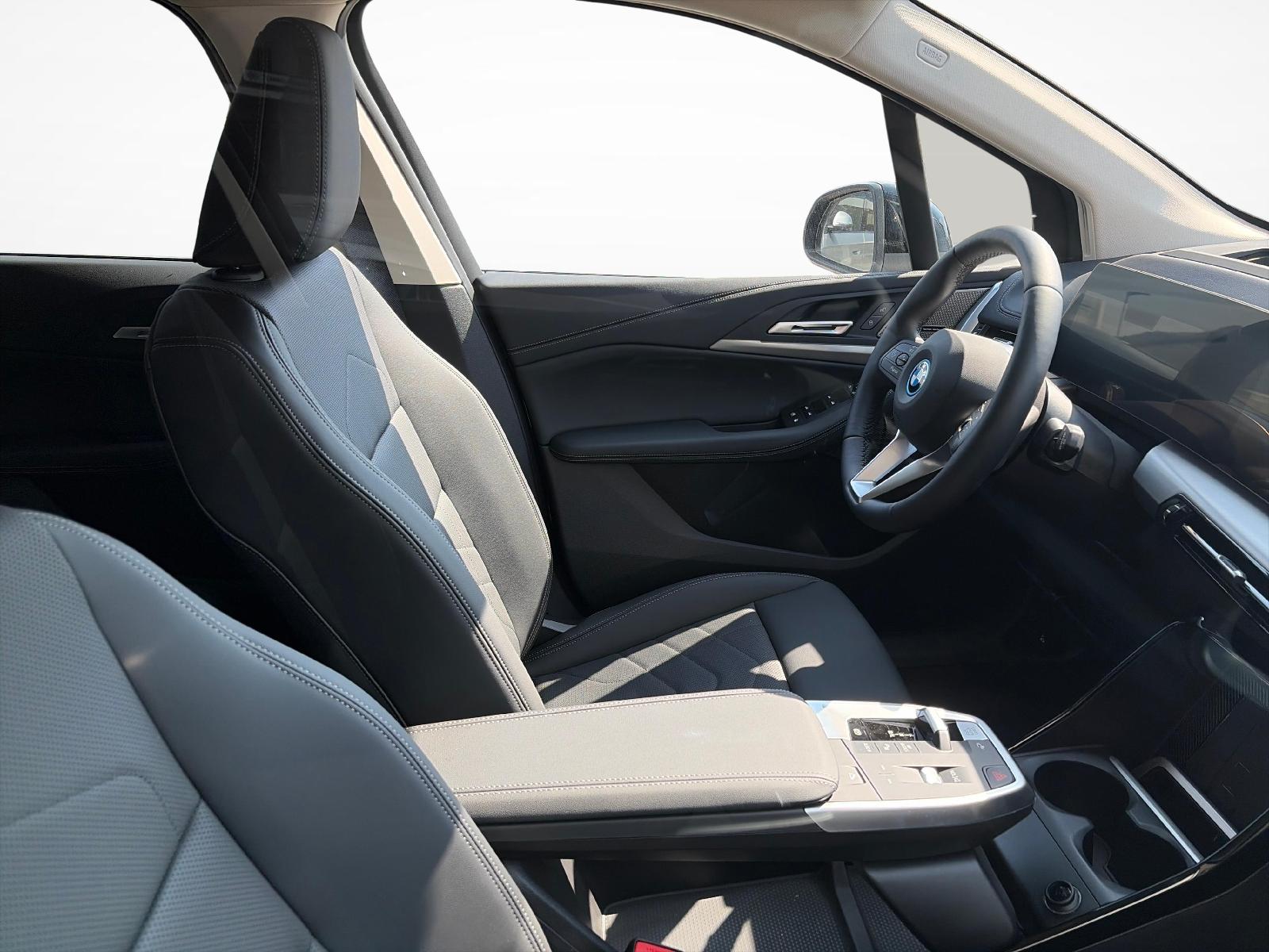 BMW 230e xDrive Active Tourer-image-6