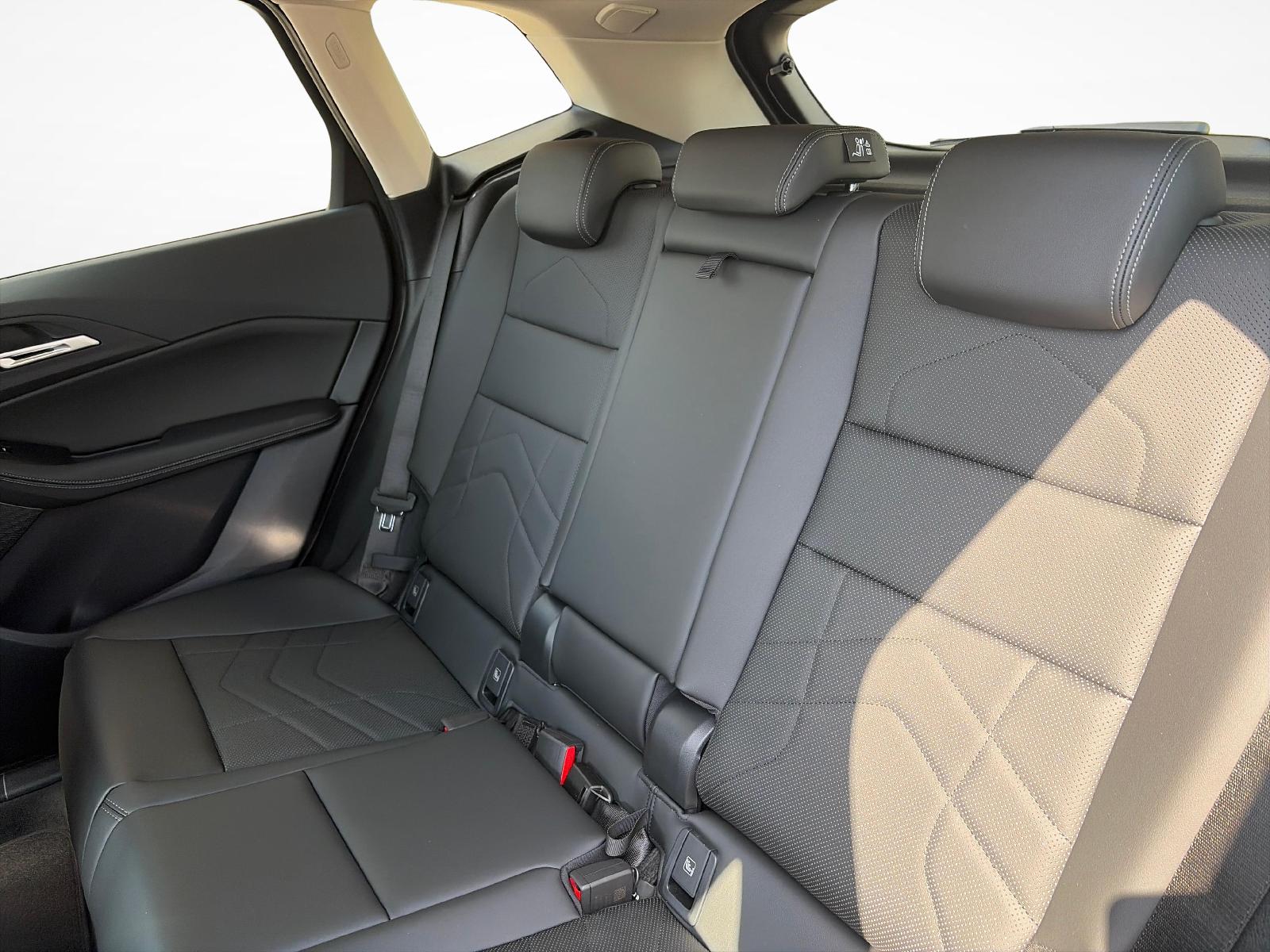 BMW 230e xDrive Active Tourer-image-7