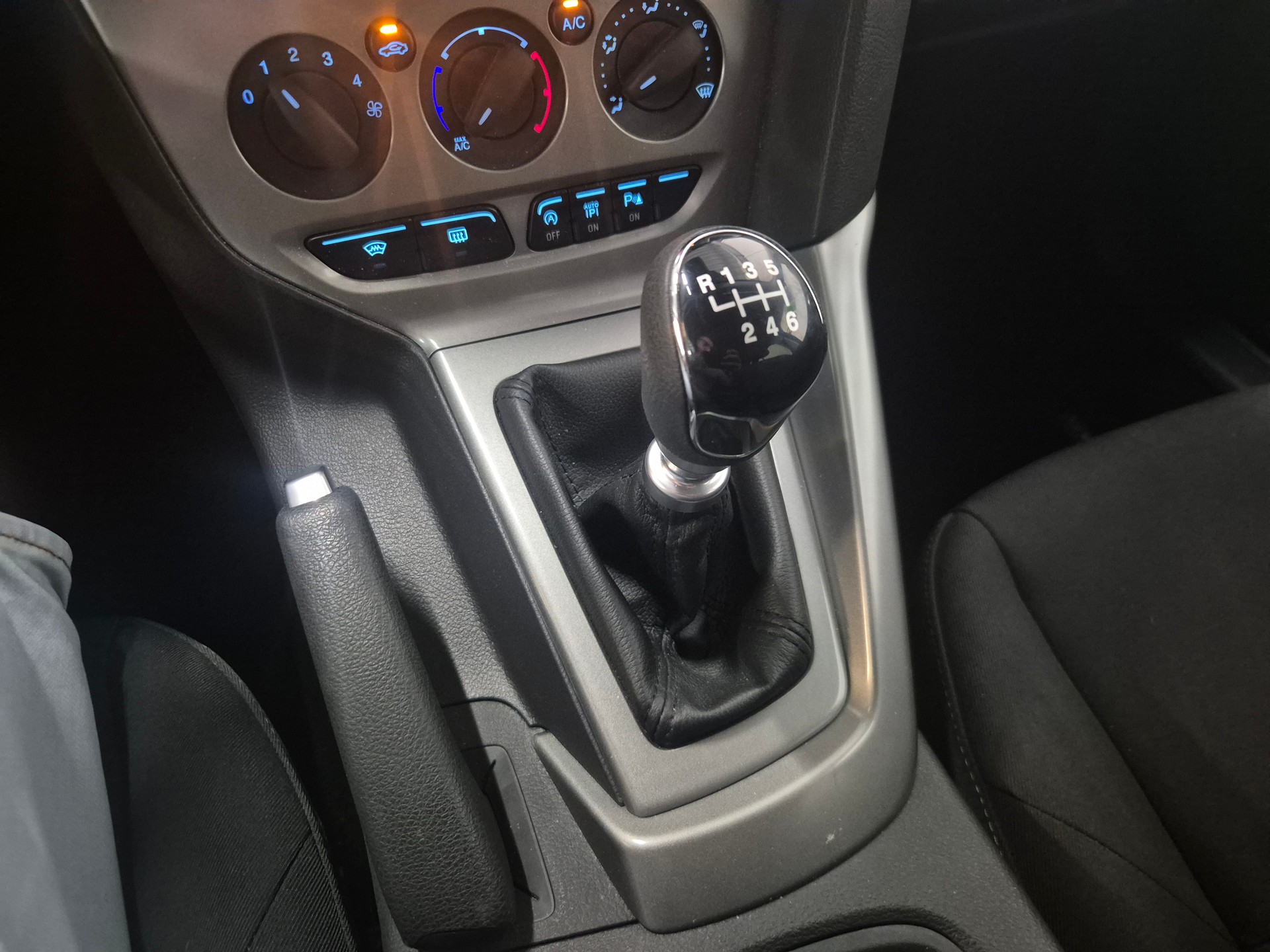 FORD Focus 1.0 SCTi Carving-image-12