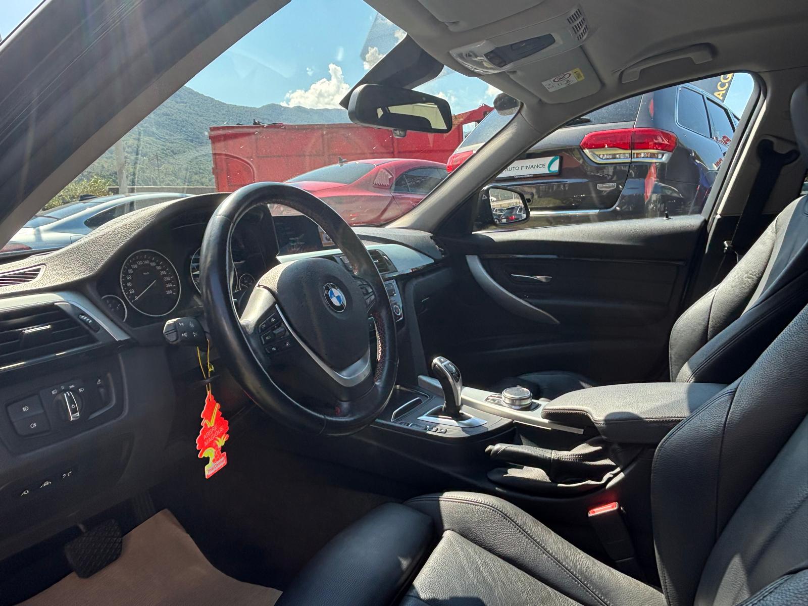 BMW 320d xDrive Touring Edition Sport Line Steptronic-image-7