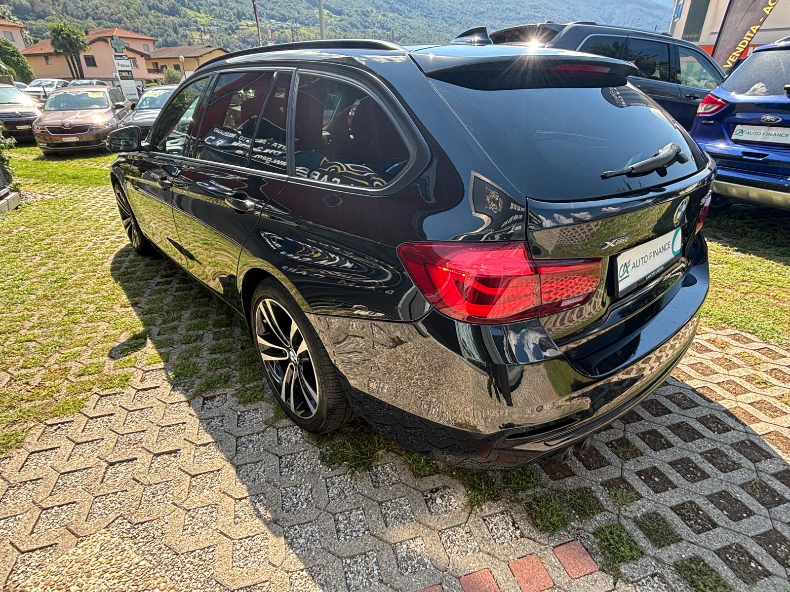 BMW 320d xDrive Touring Edition Sport Line Steptronic-image-4
