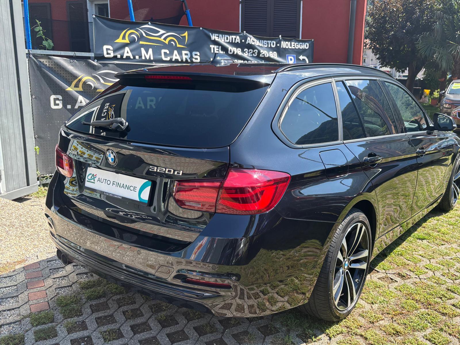 BMW 320d xDrive Touring Edition Sport Line Steptronic-image-2