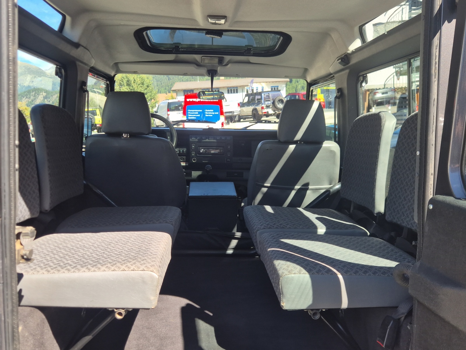LAND ROVER Defender 90 SW 2.5 Td5-image-12