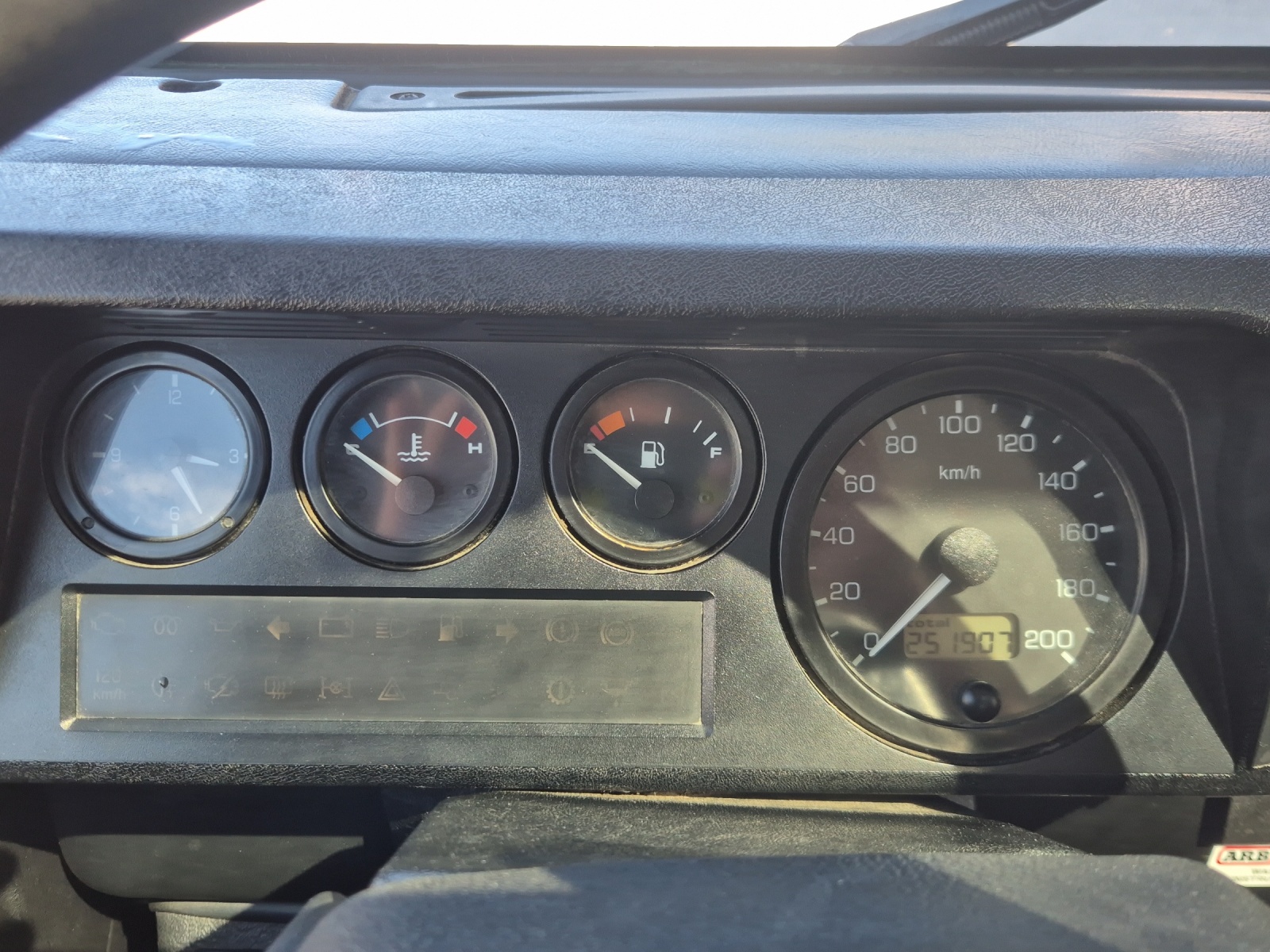LAND ROVER Defender 90 SW 2.5 Td5-image-9