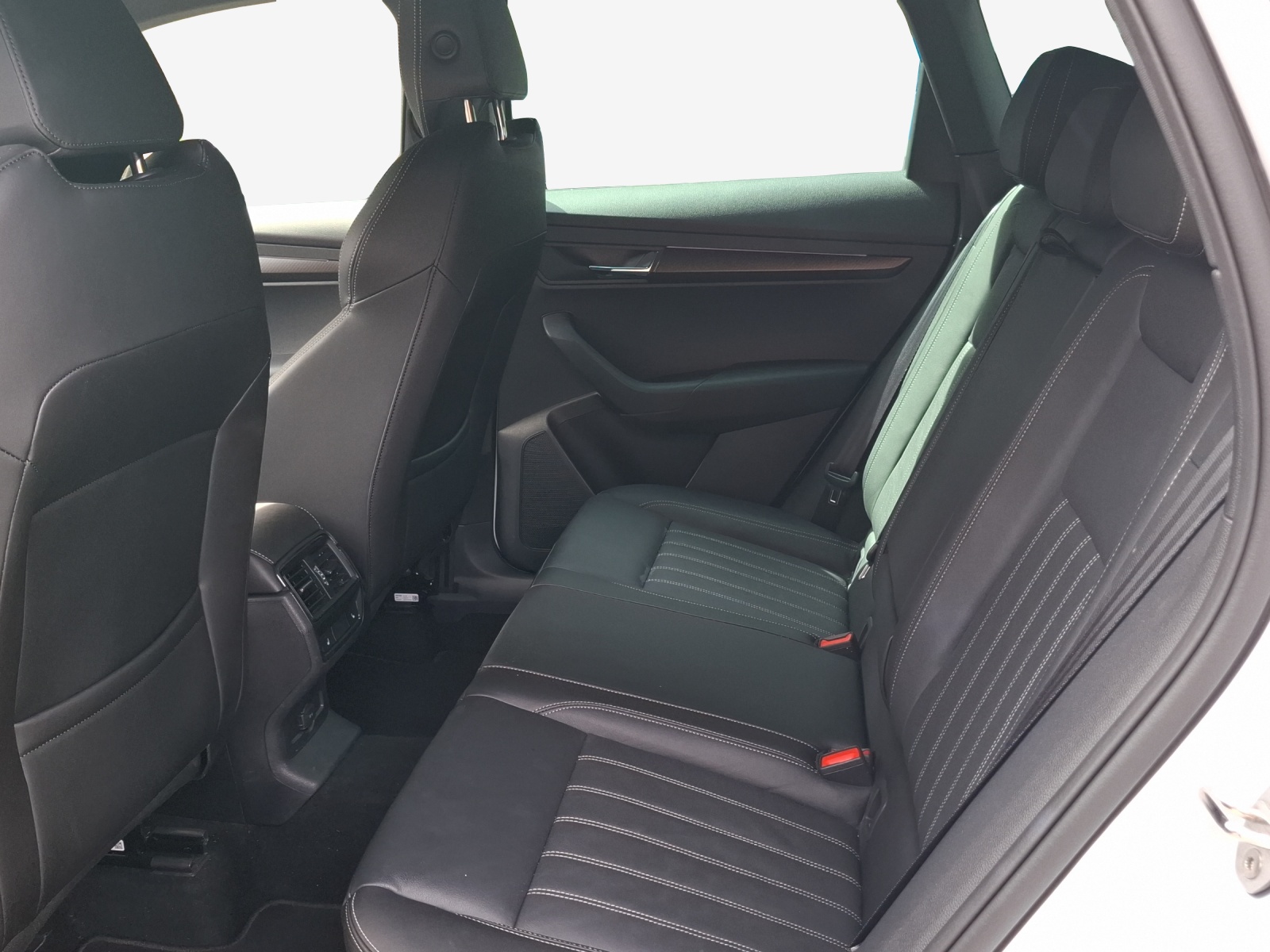 SKODA Karoq 2.0 TSI SportLine 4x4 DSG-image-11