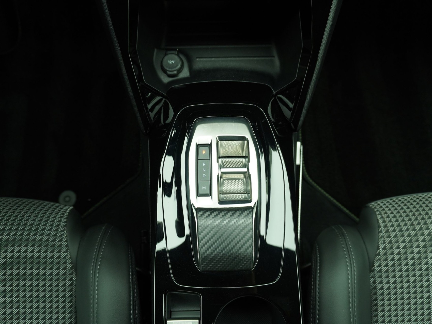 PEUGEOT 208 1.2 PureTech GT-image-13