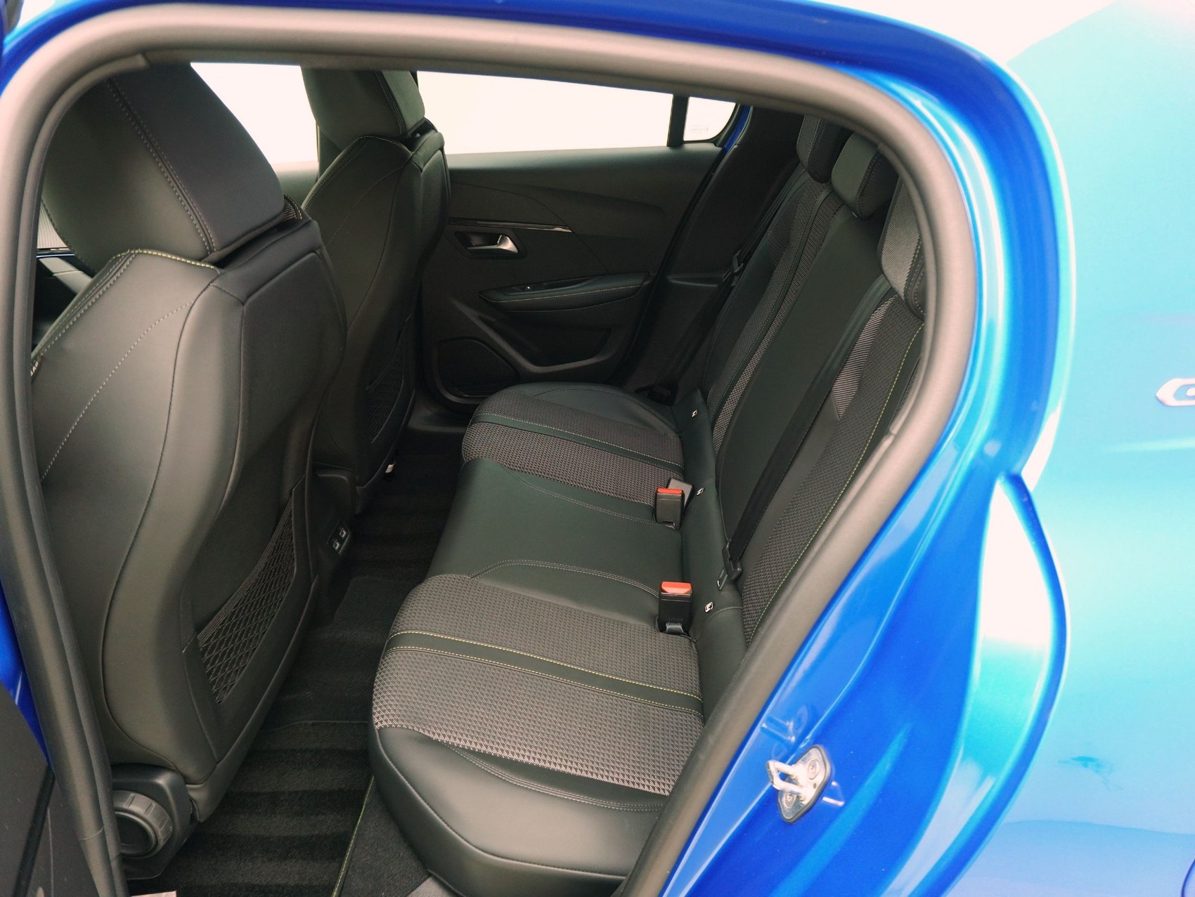 PEUGEOT 208 1.2 PureTech GT-image-10