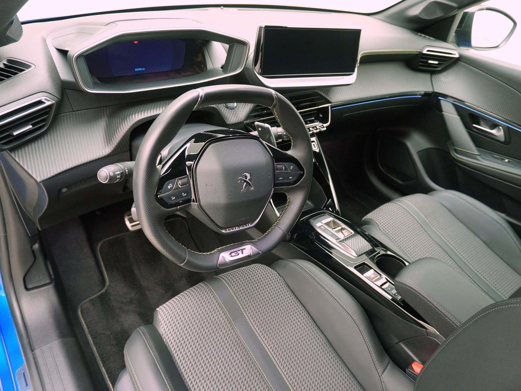 PEUGEOT 208 1.2 PureTech GT-image-9
