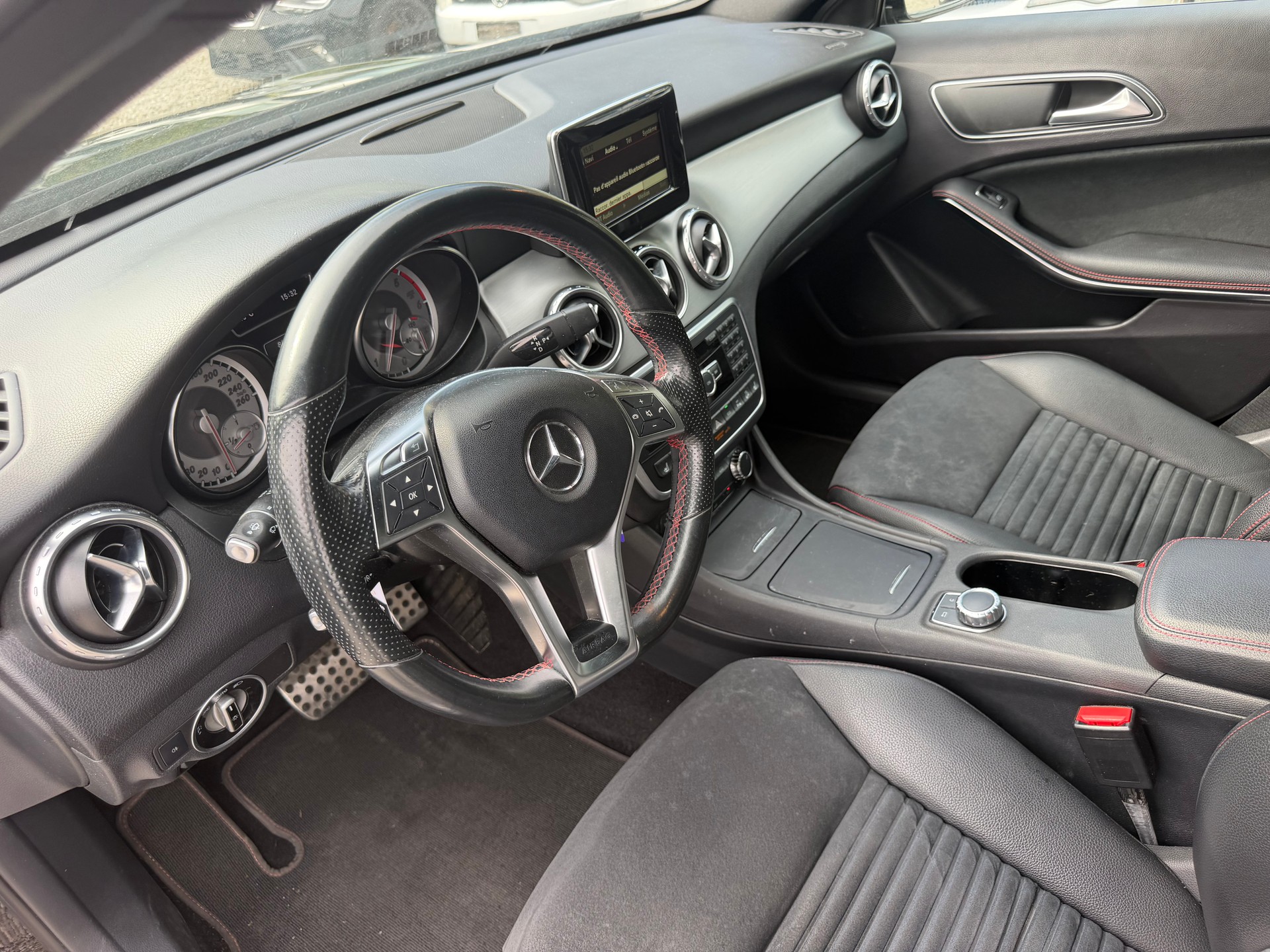 MERCEDES-BENZ GLA 220 CDI AMG Line 4Matic 7G-DCT-image-6