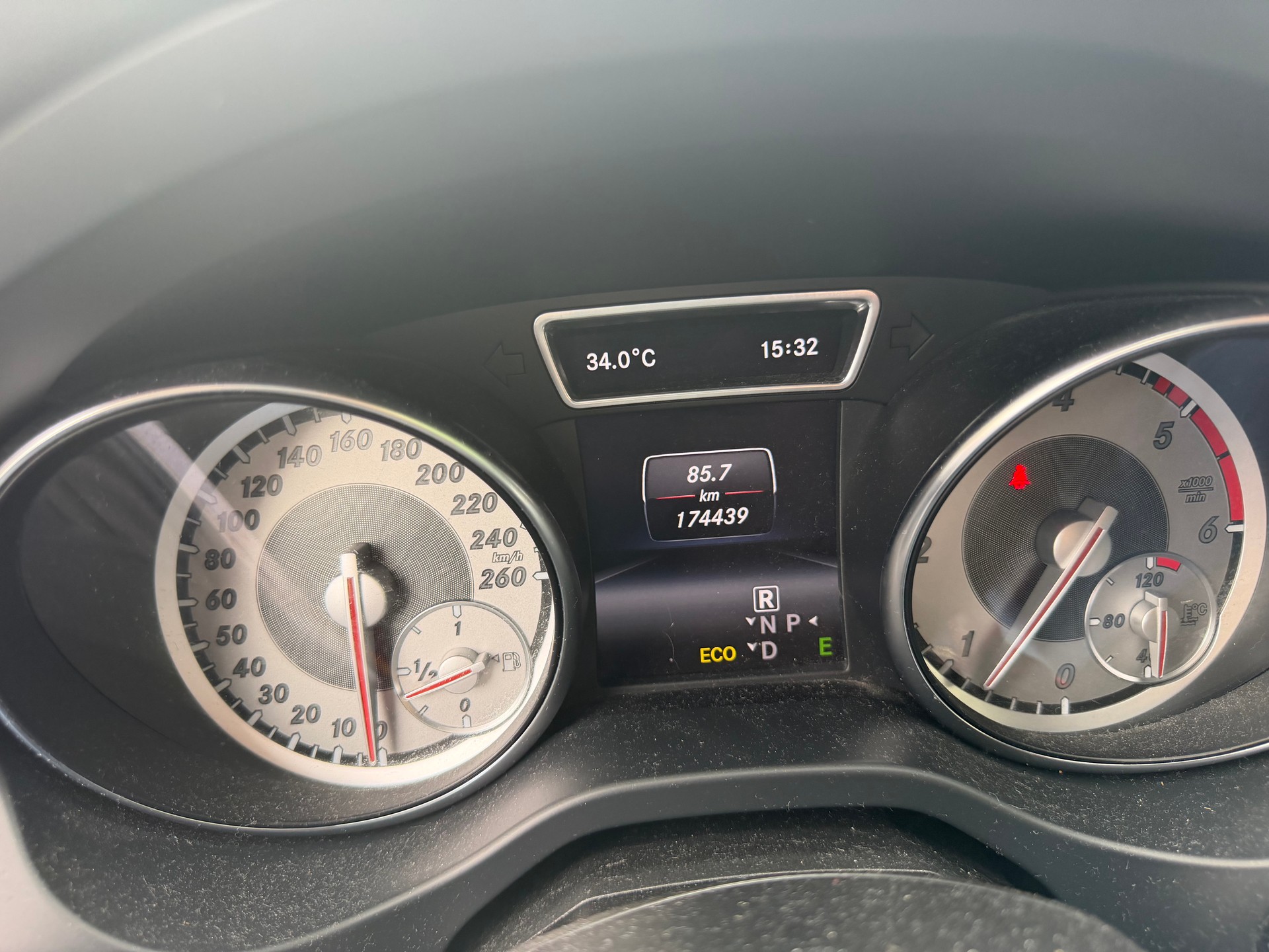 MERCEDES-BENZ GLA 220 CDI AMG Line 4Matic 7G-DCT-image-9