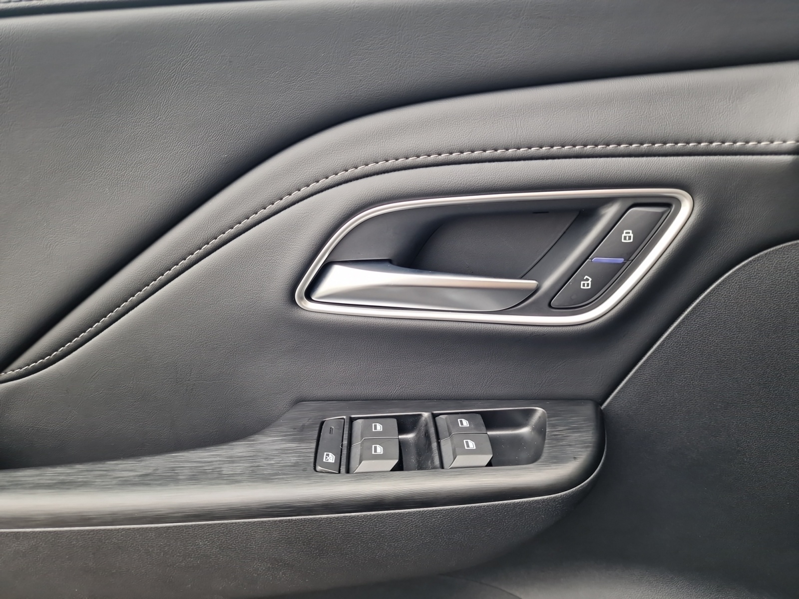 MG ZS 1.5 Hybrid+ Luxury Panorama-image-5